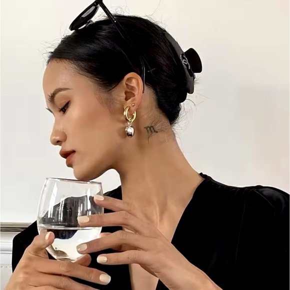 Giulia -Mixed Color Gold And Silver Heart Minimalist Hoop Earrings.Heart Pendant - Picture 4 of 12